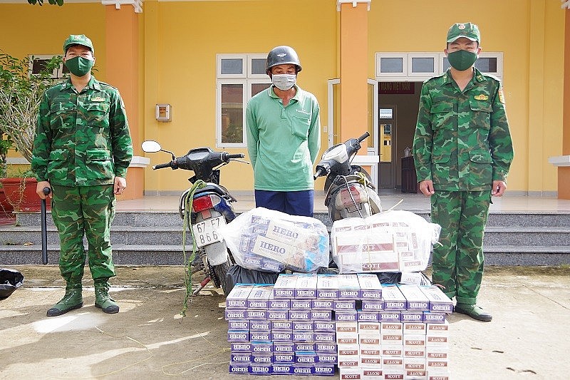 Đối tượng Tám cùng tang vật bị thu giữ