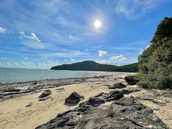 Du lịch Trà Cổ - Vùng đất bình yên với bãi biển trữ tình bậc nhất Quảng Ninh