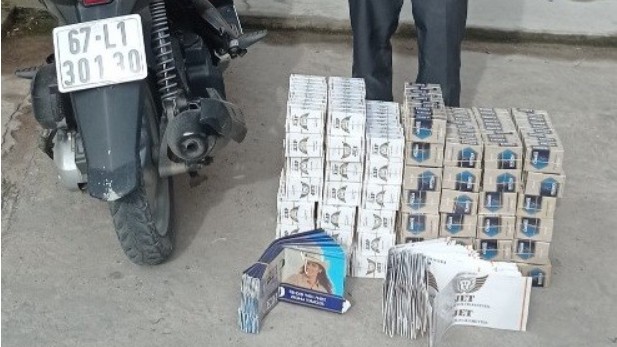 An Giang: Bắt quả tang đối tượng vận chuyển thuốc lá nhập lậu