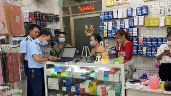 Bình Thuận: Tạm giữ 1.440 sản phẩm phụ kiện điện thoại nhập lậu