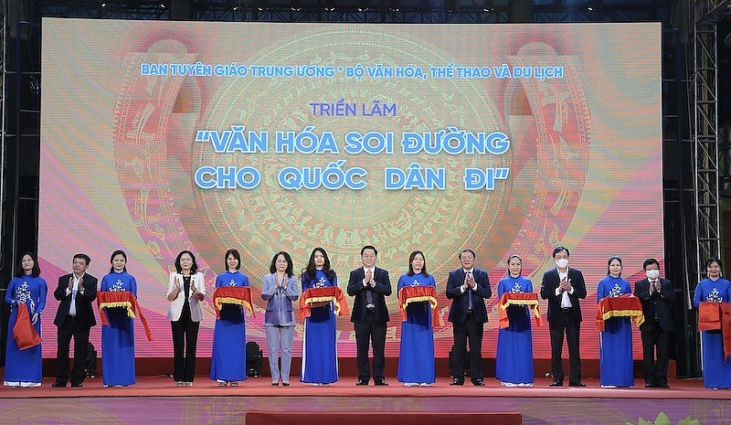 Khai mạc Triển lãm “Văn hóa soi đường cho quốc dân đi”