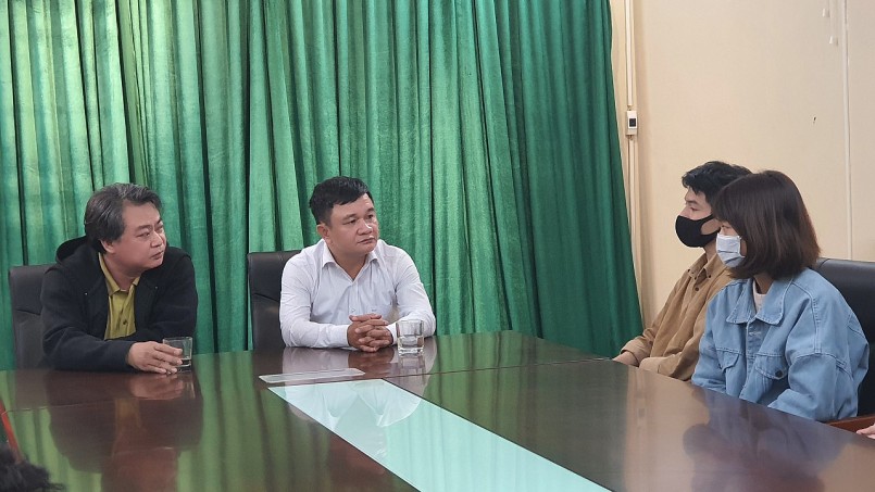 Sinh viên trao đổi những thắc mắc trước và trong quá trình kiến tập