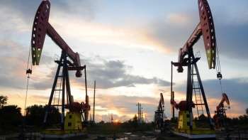 Giá xăng dầu hôm nay 14/1: Quay đầu giảm