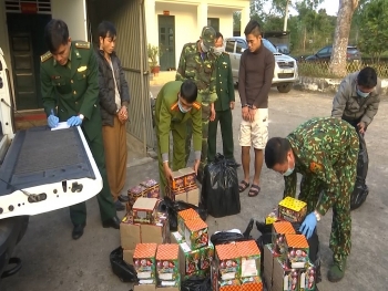 Quảng Trị: Bắt giữ 2 đối tượng vận chuyển gần 150 kg pháo trái phép