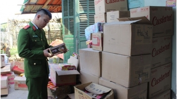 Điện Biên: Tiêu hủy hơn 400 hộp bánh quá hạn sử dụng