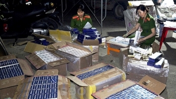 Bình Định: Phát hiện xe ô tô vận chuyển hơn 4.000 gói thuốc lá nhập lậu