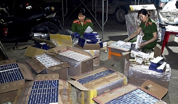 Bình Định: Phát hiện xe ô tô vận chuyển hơn 4.000 gói thuốc lá nhập lậu