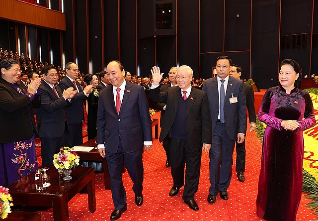 Tổng Bí thư, Chủ tịch nước Nguyễn Phú Trọng cùng các đồng chí Ủy viên Bộ Chính trị: Thủ tướng Chính phủ Nguyễn Xuân Phúc, Chủ tịch Quốc hội Nguyễn Thị Kim Ngân đến dự phiên họp trù bị Đại hội XIII của Đảng. Ảnh: TTXVN Tổng Bí thư, Chủ tịch nước Nguyễn Phú Trọng cùng các đồng chí Ủy viên Bộ Chính trị: Thủ tướng Chính phủ Nguyễn Xuân Phúc, Chủ tịch Quốc hội Nguyễn Thị Kim Ngân đến dự phiên họp trù bị Đại hội XIII của Đảng. Ảnh: TTXVN