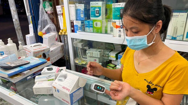 Tự mua và sử dụng máy đo nồng độ oxy trong máu SpO2 cần lưu ý gì?