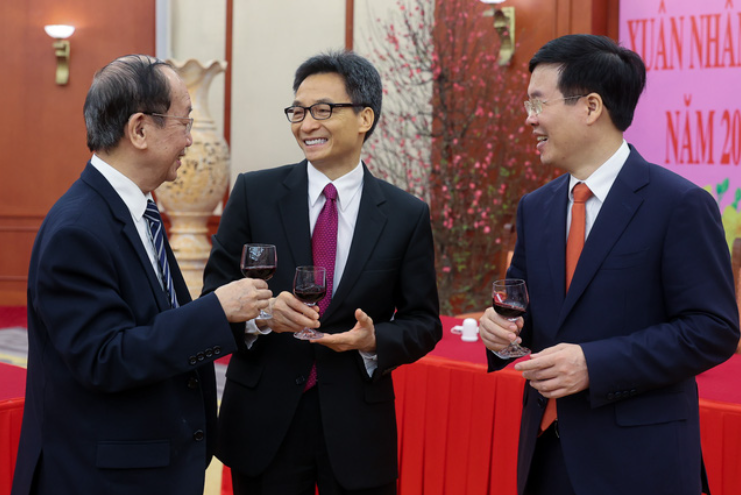 Thường trực Ban Bí thư Võ Văn Thưởng, Phó Thủ tướng Vũ Đức Đam chúc Tết đồng chí Phan Diễn. Ảnh: VGP/Nhật Bắc Thường trực Ban Bí thư Võ Văn Thưởng, Phó Thủ tướng Vũ Đức Đam chúc Tết đồng chí Phan Diễn. Ảnh: VGP/Nhật Bắc