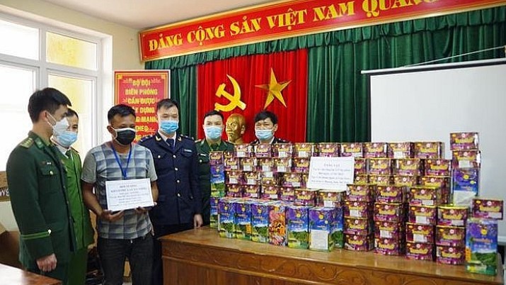 Bắt 01 đối tượng, thu giữ 113kg pháo hoa nhập lậu