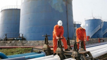 Giá xăng dầu hôm nay 3/2: Tiếp đà tăng mạnh