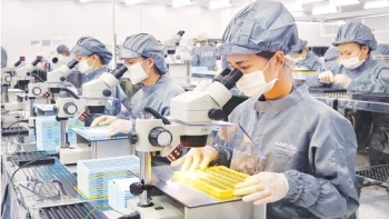 Chuyển hình thức hỗ trợ từ vé xe miễn phí sang tiền mặt cho người lao động ở lại