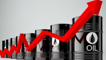 Giá xăng dầu hôm nay 15/2: Tiếp đà tăng mạnh