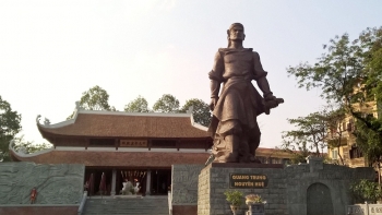 Thủ tướng dâng hương tưởng nhớ Quang Trung – Nguyễn Huệ