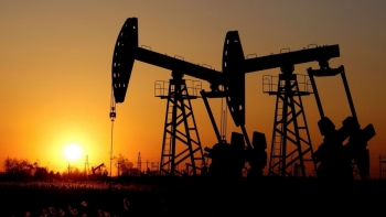 Giá xăng dầu hôm nay 18/2: Tăng hơn 1 USD/thùng