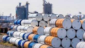 Giá xăng dầu hôm nay 20/2: Tiếp tục giảm sâu