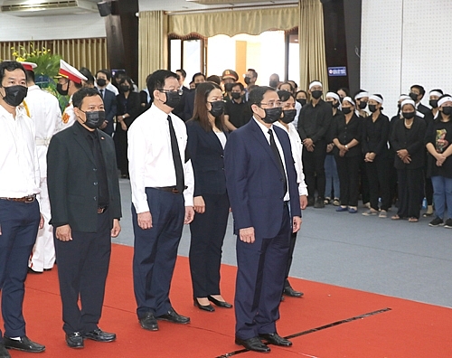 Đoàn Ban Tổ chức Trung ương do đồng chí Phạm Minh Chính, Ủy viên Bộ Chính trị, Trưởng Ban Tổ chức Trung ương dẫn đầu, vào viếng đồng chí Trương Vĩnh Trọng. - Ảnh: VGP