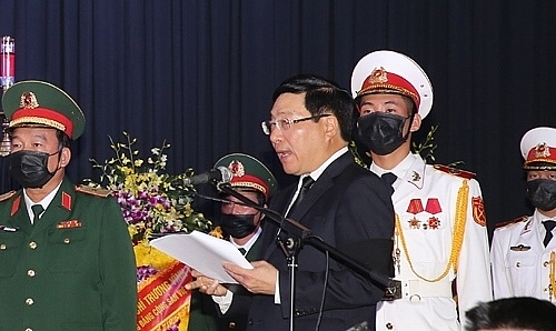 Đồng chí Phạm Bình Minh đọc lời điếu tại lễ truy điệu. - Ảnh: VGP Đồng chí Phạm Bình Minh đọc lời điếu tại lễ truy điệu. - Ảnh: VGP