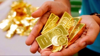 Cập nhật giá vàng hôm nay 28/2: Thị trường thế giới rớt xuống đáy 8 tháng