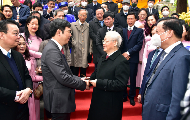 Tổng Bí thư Nguyễn Phú Trọng dâng hương tại Hoàng thành Thăng Long