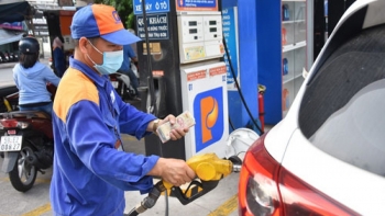 Ngày mai (11/02) giá xăng có thể tăng trên 1.000 đồng/lít