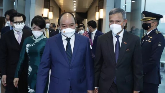 Chủ tịch nước Nguyễn Xuân Phúc bắt đầu chuyến thăm cấp Nhà nước tới Singapore