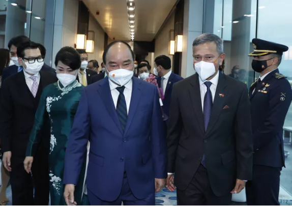 Chủ tịch nước Nguyễn Xuân Phúc bắt đầu chuyến thăm cấp Nhà nước tới Singapore