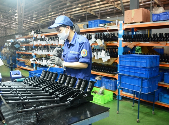 Công nhân quốc phòng làm việc tại Nhà máy Z111 (Tổng cục Công nghiệp Quốc phòng). Ảnh: VŨ DUNG Công nhân quốc phòng làm việc tại Nhà máy Z111 (Tổng cục Công nghiệp Quốc phòng). Ảnh: VŨ DUNG