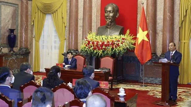 Chủ tịch nước Nguyễn Xuân Phúc: Chăm lo nhiều hơn nữa đời sống của đội ngũ y, bác sĩ, cán bộ y tế