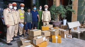 Thanh Hóa: Bắt giữ xe ô tô chở gần 3.000 điện thoại iPhone không rõ nguồn gốc