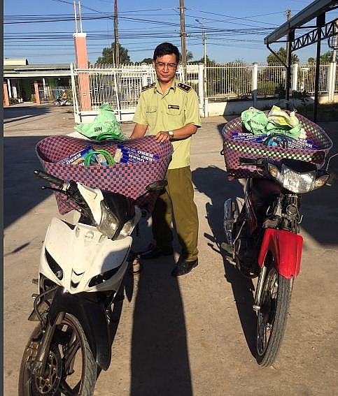 Long An: Bắt giữ 2 xe mô tô vận chuyển thuốc lá điếu nhập lậu