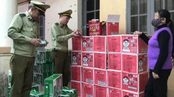 Lạng Sơn: Thu giữ 5.000 sản phẩm bia và sữa lon nhập lậu