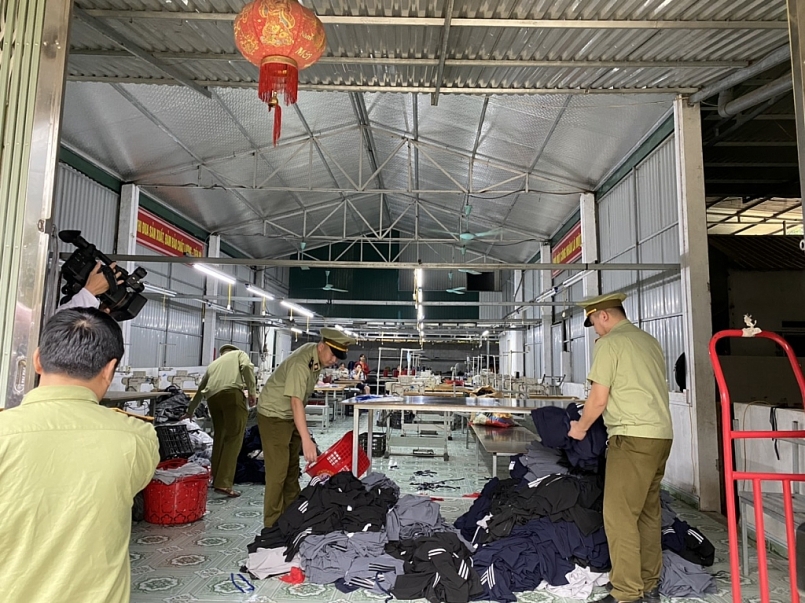Hà Giang: Tạm giữ hàng nghìn sản phẩm tại Công ty may mặc Cường Thuận có dấu hiệu giả mạo nhãn hiệu