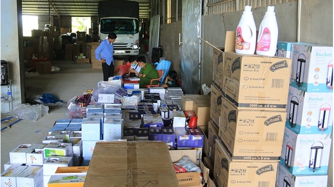 An Giang: Phát hiện kho hàng chứa số lượng lớn hàng gia dụng không rõ nguồn gốc