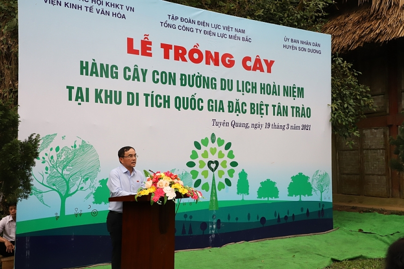 EVNNPC: Hưởng ứng Lễ trồng cây trên những “Con đường du lịch hoài niệm các di tích lịch sử Quốc gia”