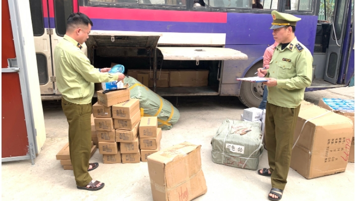 Lạng Sơn: Tạm giữ hơn 7.500 sản phẩm hàng hóa để xác minh nguồn gốc
