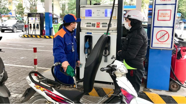 Giá xăng lập đỉnh mới, gần 27.000 đồng/lít