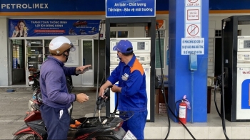 Bộ Tài chính “chốt” giảm thuế bảo vệ môi trường 2.000 đồng/lít xăng