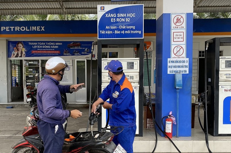 Bộ Tài chính “chốt” giảm thuế bảo vệ môi trường 2.000 đồng/lít xăng