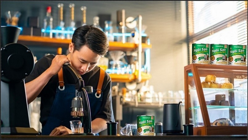 Sữa đặc Ngôi Sao Phương Nam là sản phẩm của Vinamilk được sử dụng phổ biến trên thị trường vì độ thơm ngon, rất phù hợp để pha chế cà phê.