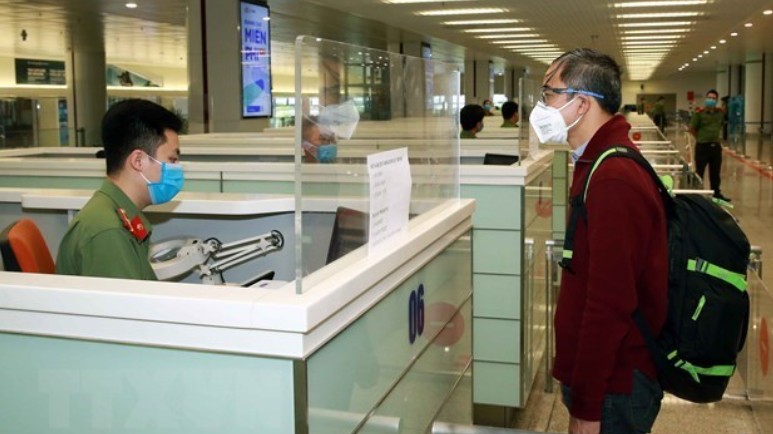 Khôi phục chính sách xuất nhập cảnh