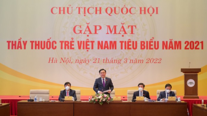 Những thầy thuốc trẻ luôn là xung kích của xung kích, tuyến đầu của tuyền đầu