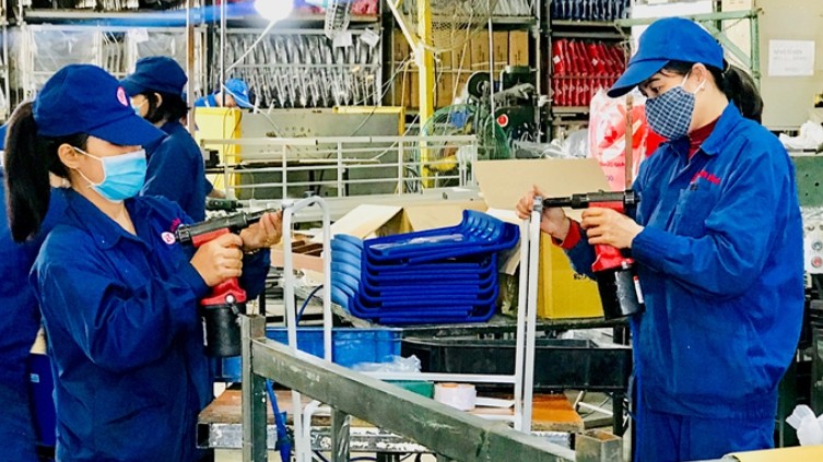 Sản xuất công nghiệp tiếp tục khởi sắc