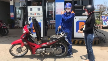 Hỗ trợ trực tiếp cho người dân gặp khó khăn khi giá xăng dầu tăng cao