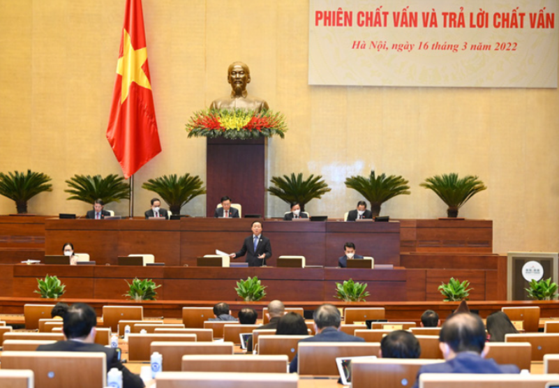 Bộ trưởng Bộ Tài nguyên và Môi trường Trần Hồng Hà trả lời chất vấn.