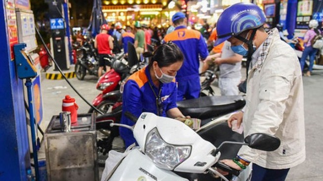 Giá xăng sẽ giảm mạnh vào ngày mai?