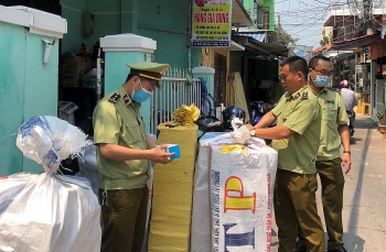 Quảng Nam: Kiểm tra cơ sở bán hàng qua facebook, thu giữ hàng trăm sản phẩm không rõ nguồn gốc