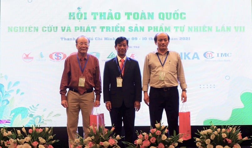 Khai mạc Hội thảo toàn quốc “Nghiên cứu và phát triển các sản phẩm tự nhiên lần thứ 7”
