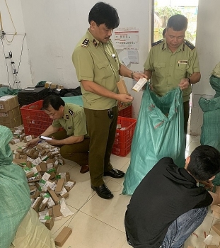 Hà Tĩnh: Thu giữ trên 2.000 lọ nước hoa có dấu hiệu giả mạo nhãn hiệu Chanel